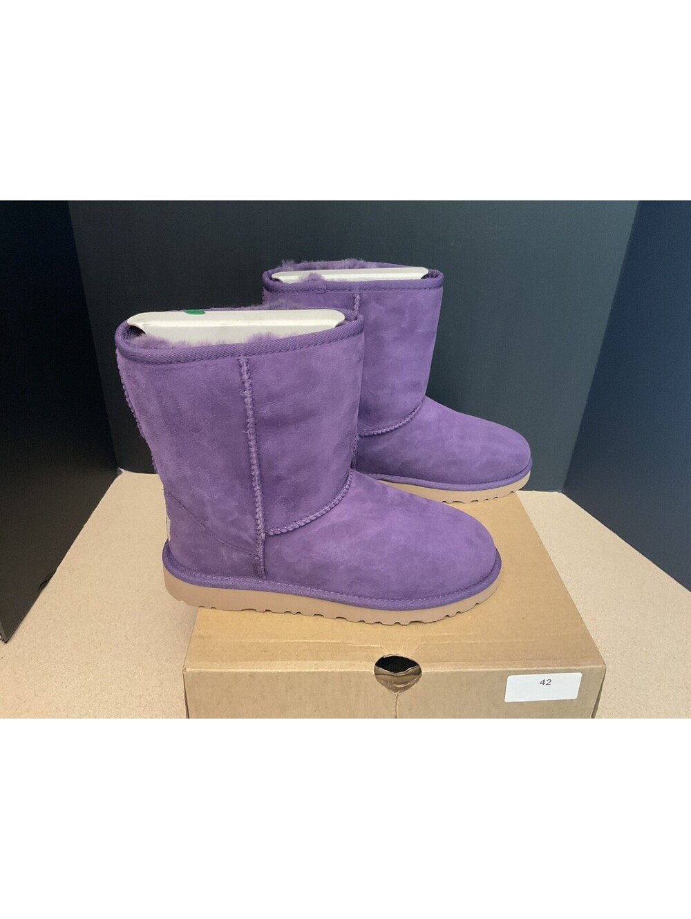 New! Youth’s Girls UGG Classic Purple Sheepskin 5251 Boots. Size 5Y. Awesome!